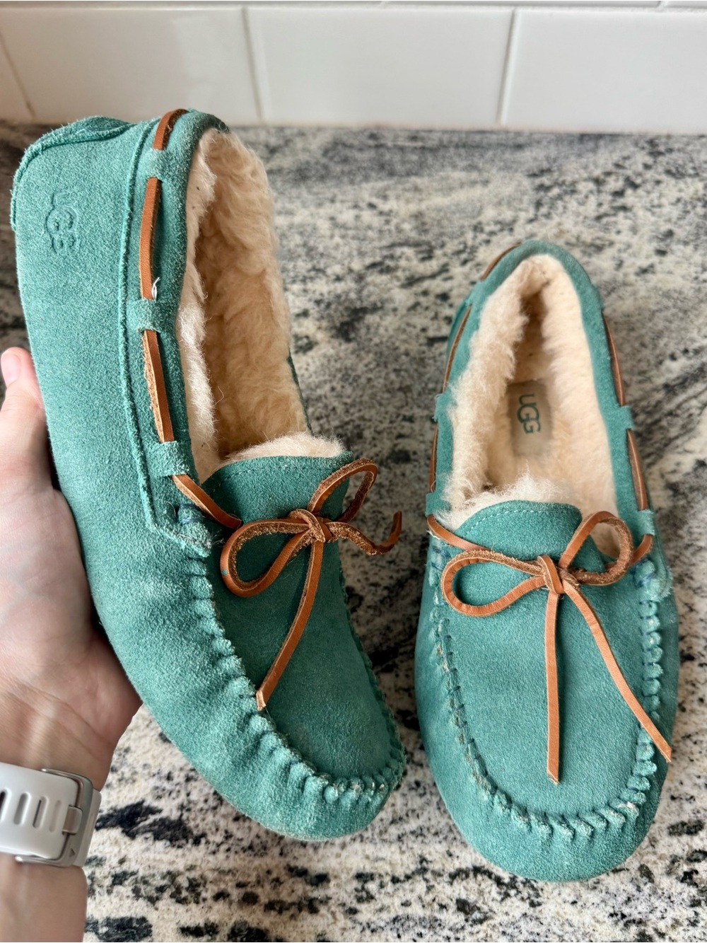 UGG Dakota Moccasin Slipper in Teal. Size 7. VGUC.